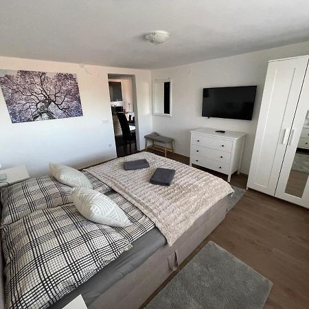 Malibu Apartman Мішкольц Екстер'єр фото