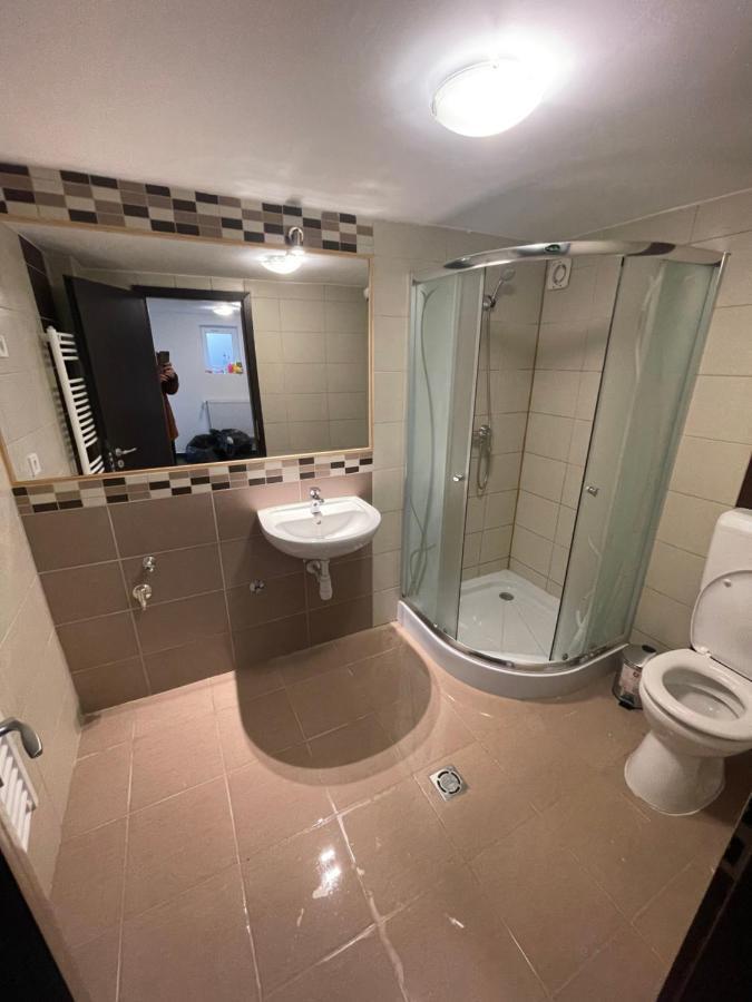 Malibu Apartman Мішкольц Екстер'єр фото
