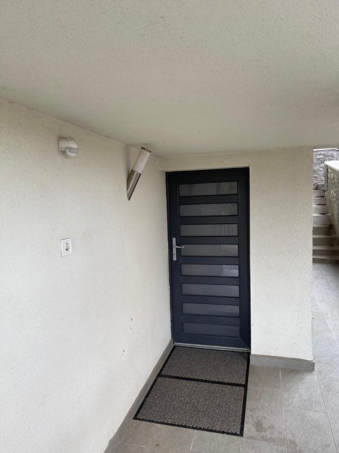 Malibu Apartman Мішкольц Екстер'єр фото