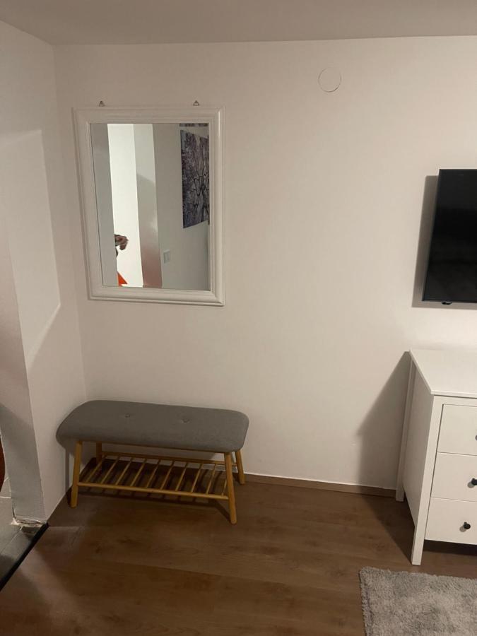 Malibu Apartman Мішкольц Екстер'єр фото