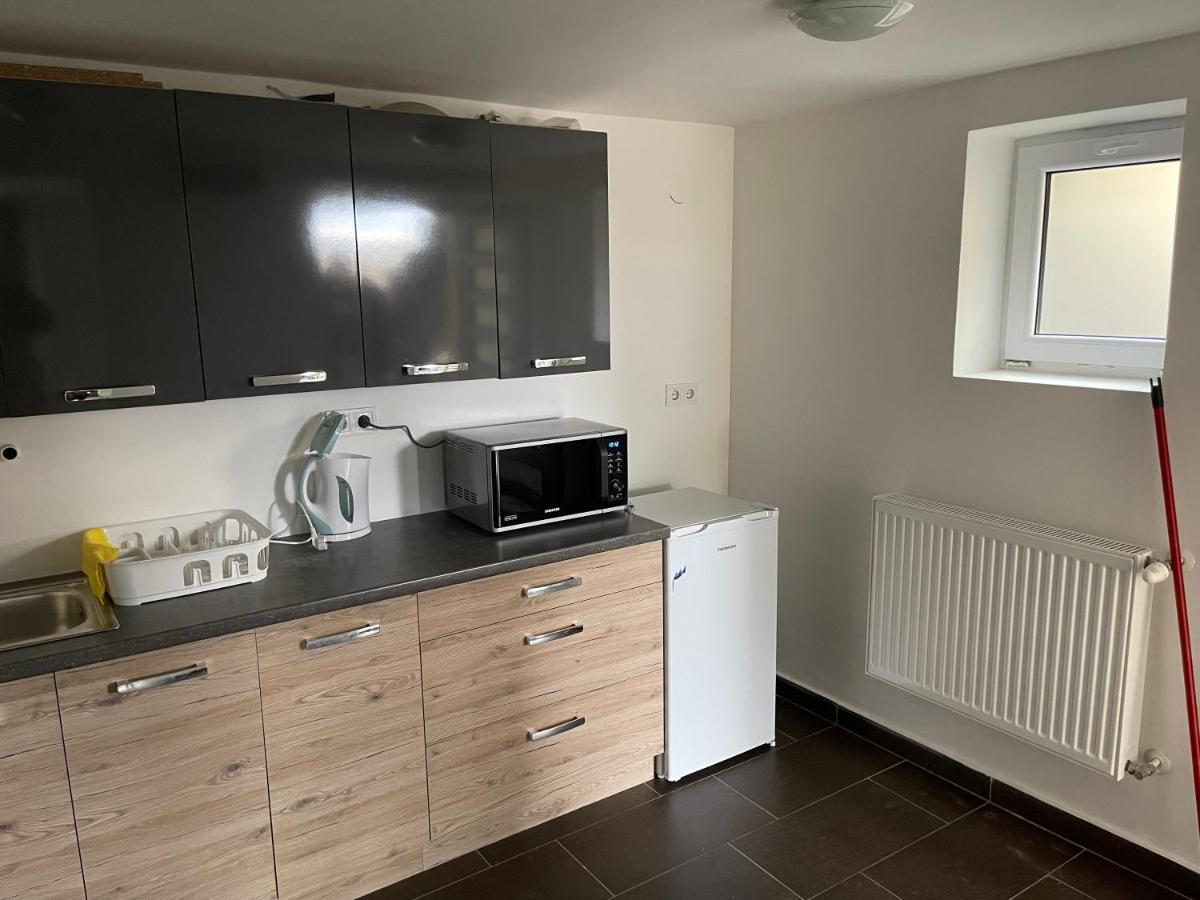 Malibu Apartman Мішкольц Екстер'єр фото